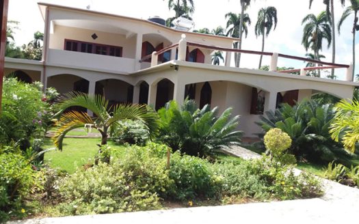 Colonial house in Cabrera for sale