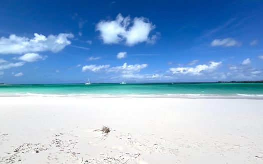 Great Harbour Cay Beach Front Cottage & 2 Lots