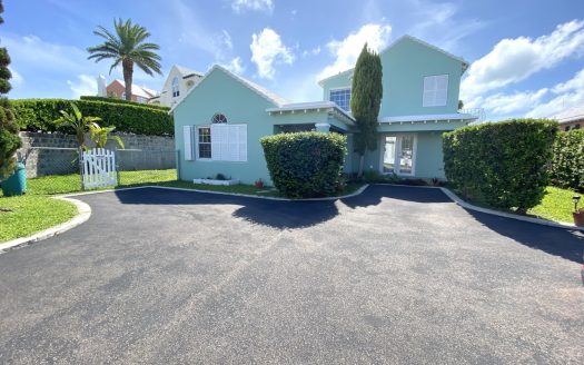 Central home with apartment