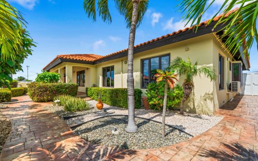 Spacious 4-Bedroom Home with Pool in Safir