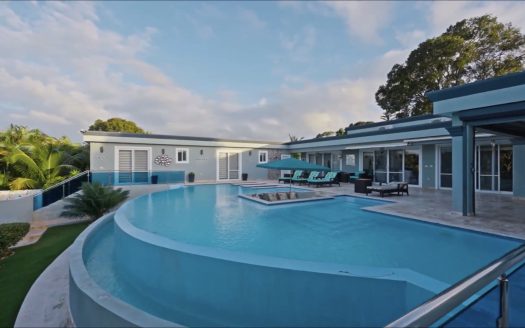 Exquisite Five-Bedroom Villa offers sweeping Ocean views